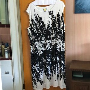 Knee length black and white sleeveless dress